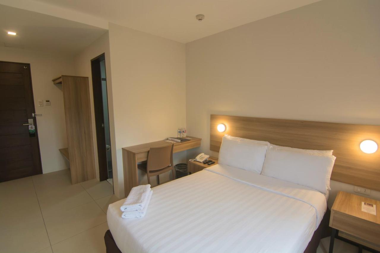 Mango Suites Tuguegarao City Exterior foto